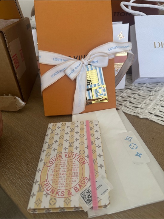 Louis Vuitton Handbags - Louis vuitton Jane notebook trunks 
With resort packaging